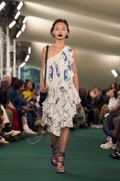 Look 13